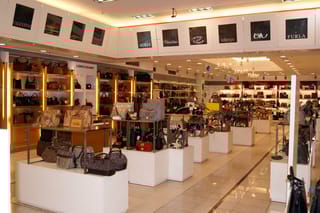 Μεγάλη συλλογή απο επώνυμες τσάντες στο κατάστημα του notos.gr | YouBeHero