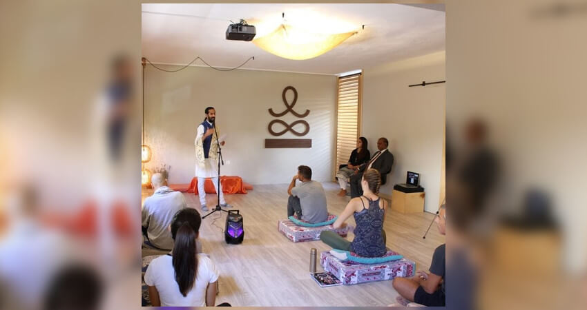 Η Karma Yoga αποτελεί κύριο σκοπό και όραμα του συλλόγου